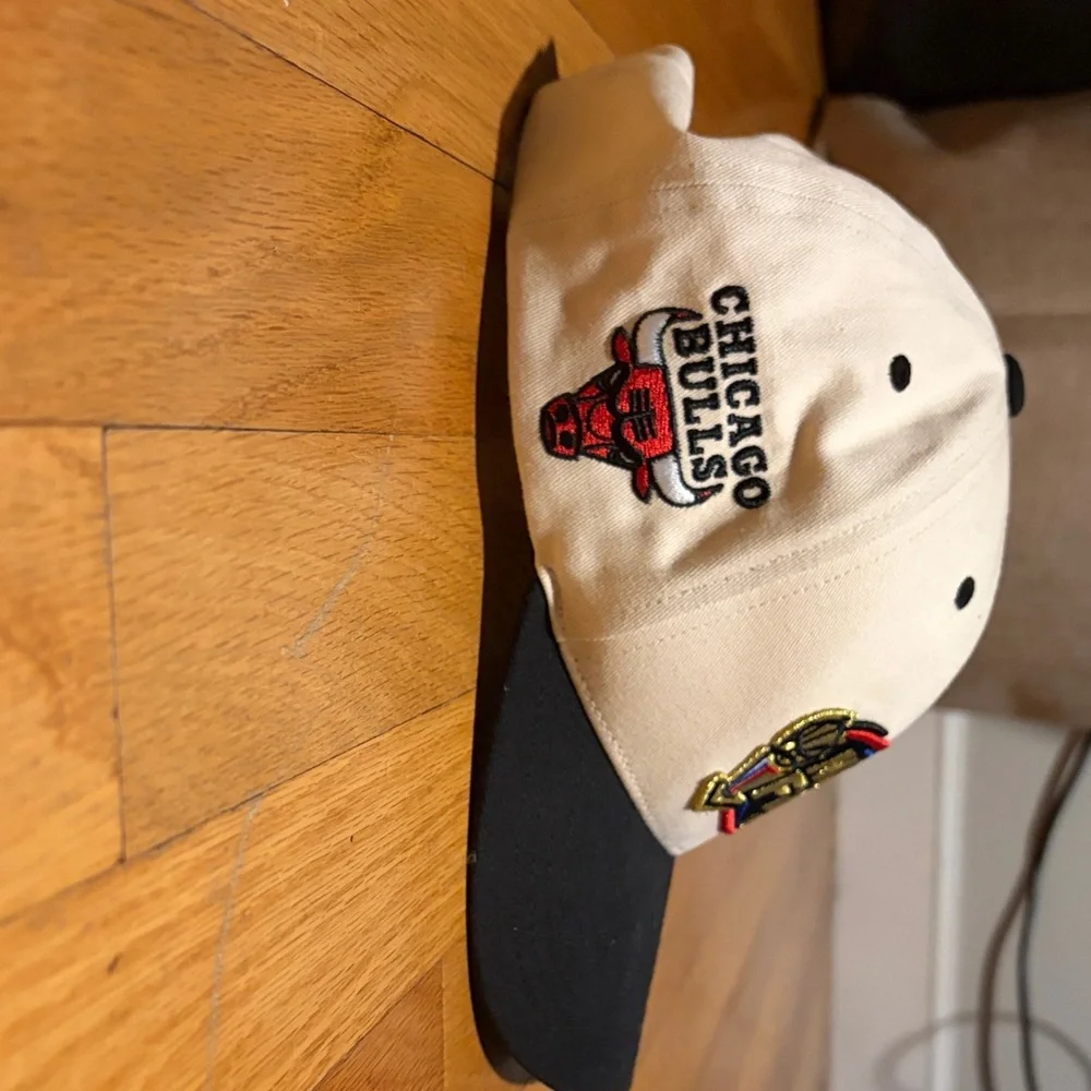 Mitchell & Ness NBA Finals 1998 Hat - Black and Cream